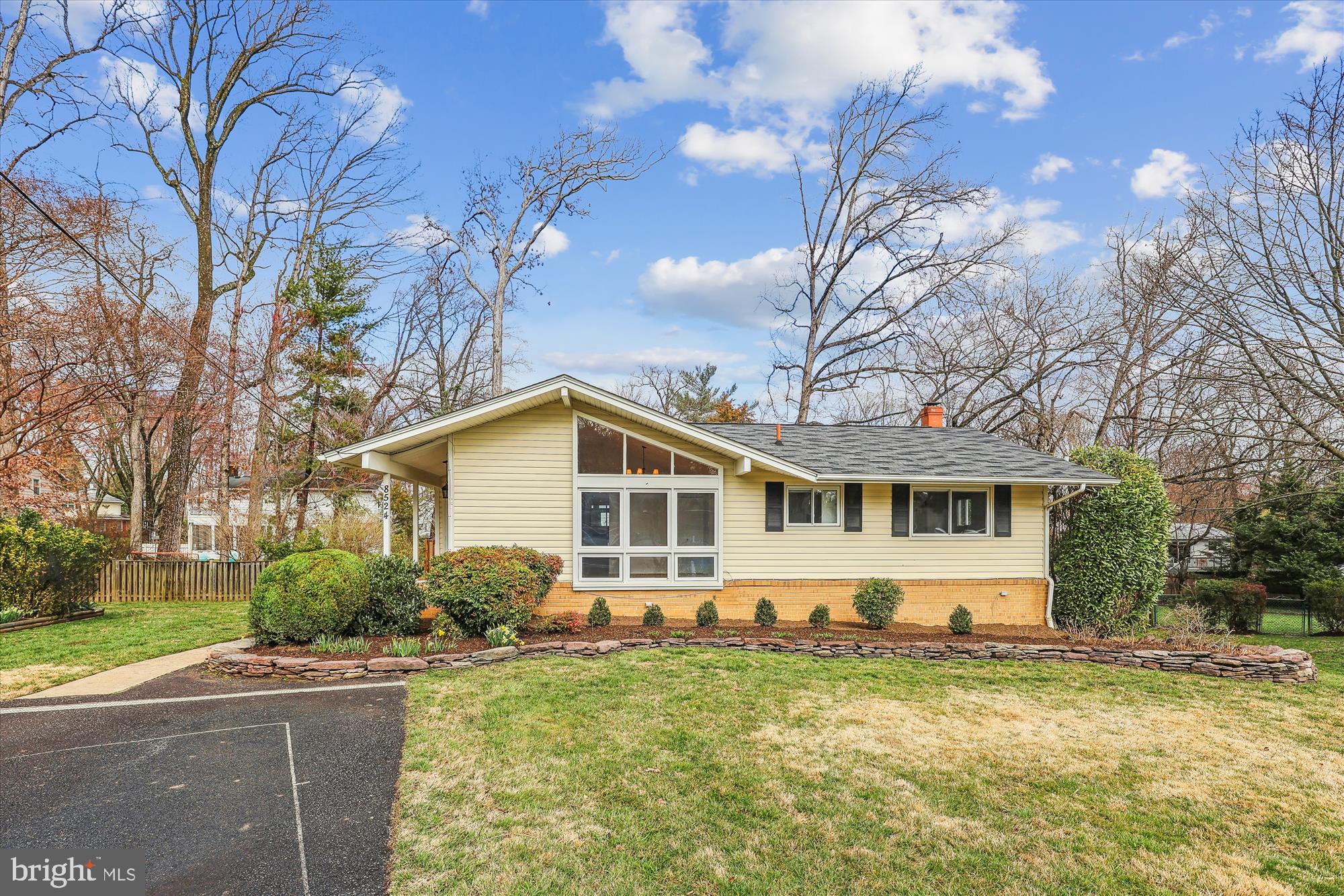 DUNN LORING WOODS - Residential Lease