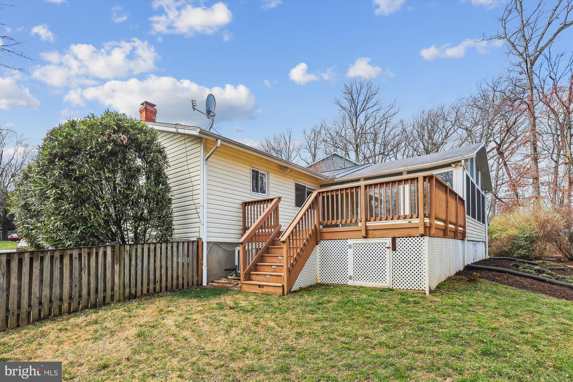 DUNN LORING WOODS - Residential Lease