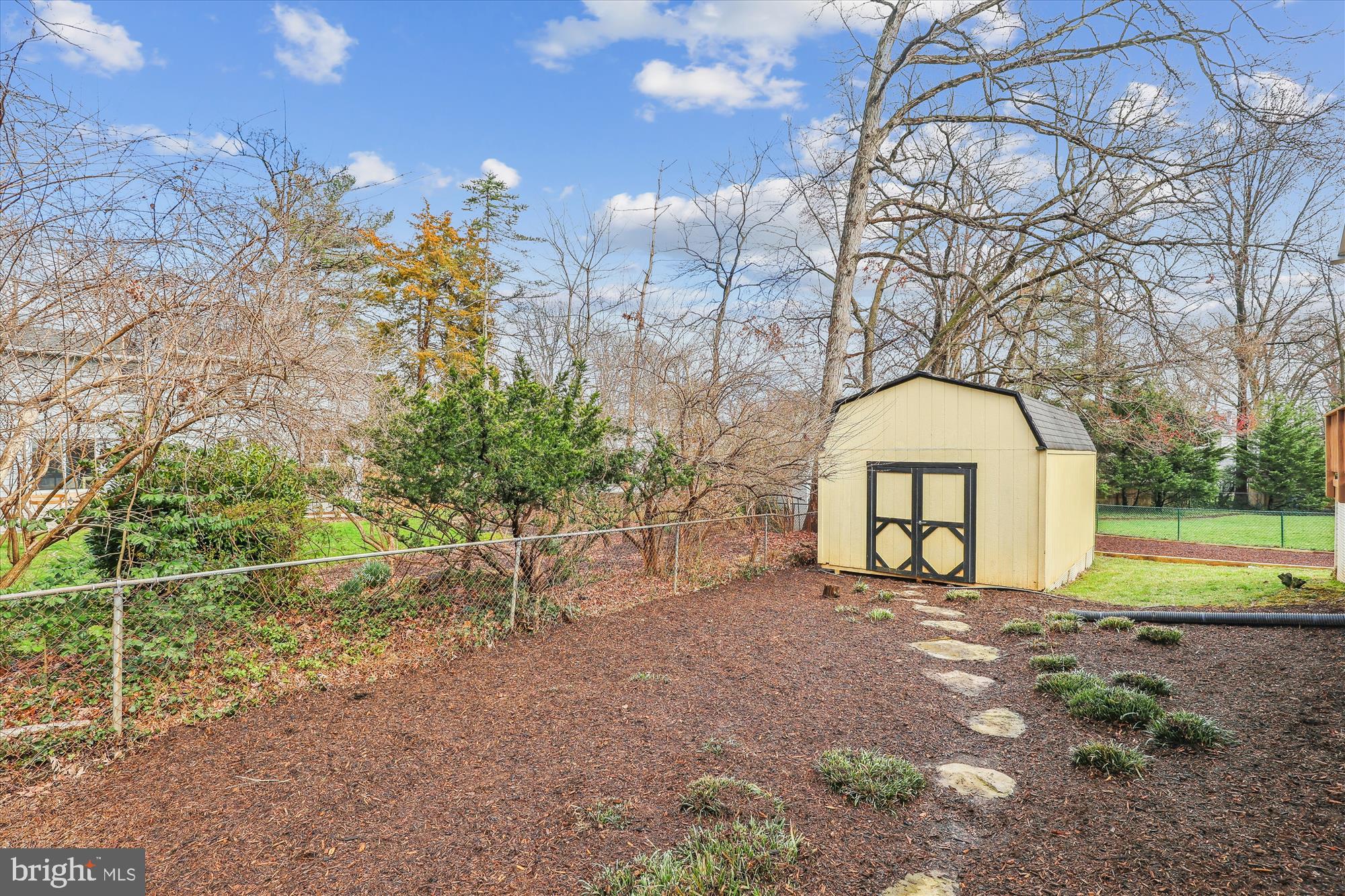 DUNN LORING WOODS - Residential Lease