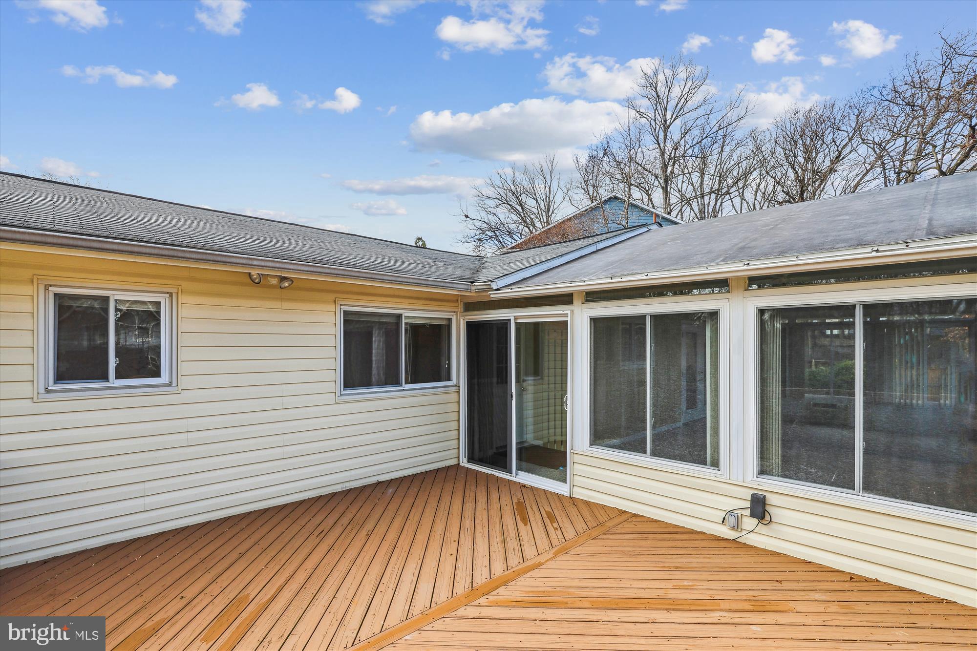 DUNN LORING WOODS - Residential Lease