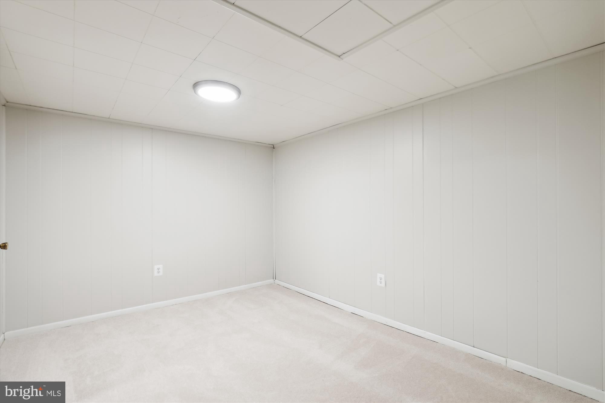 DUNN LORING WOODS - Residential Lease