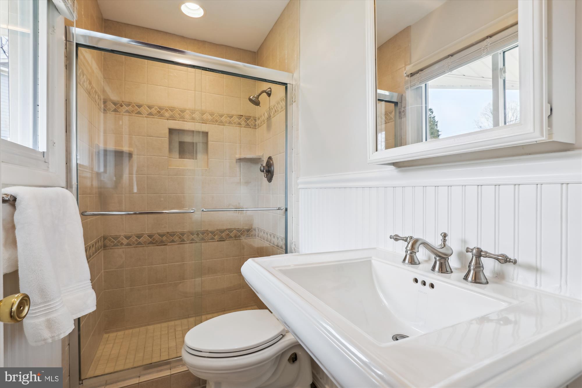 DUNN LORING WOODS - Residential Lease