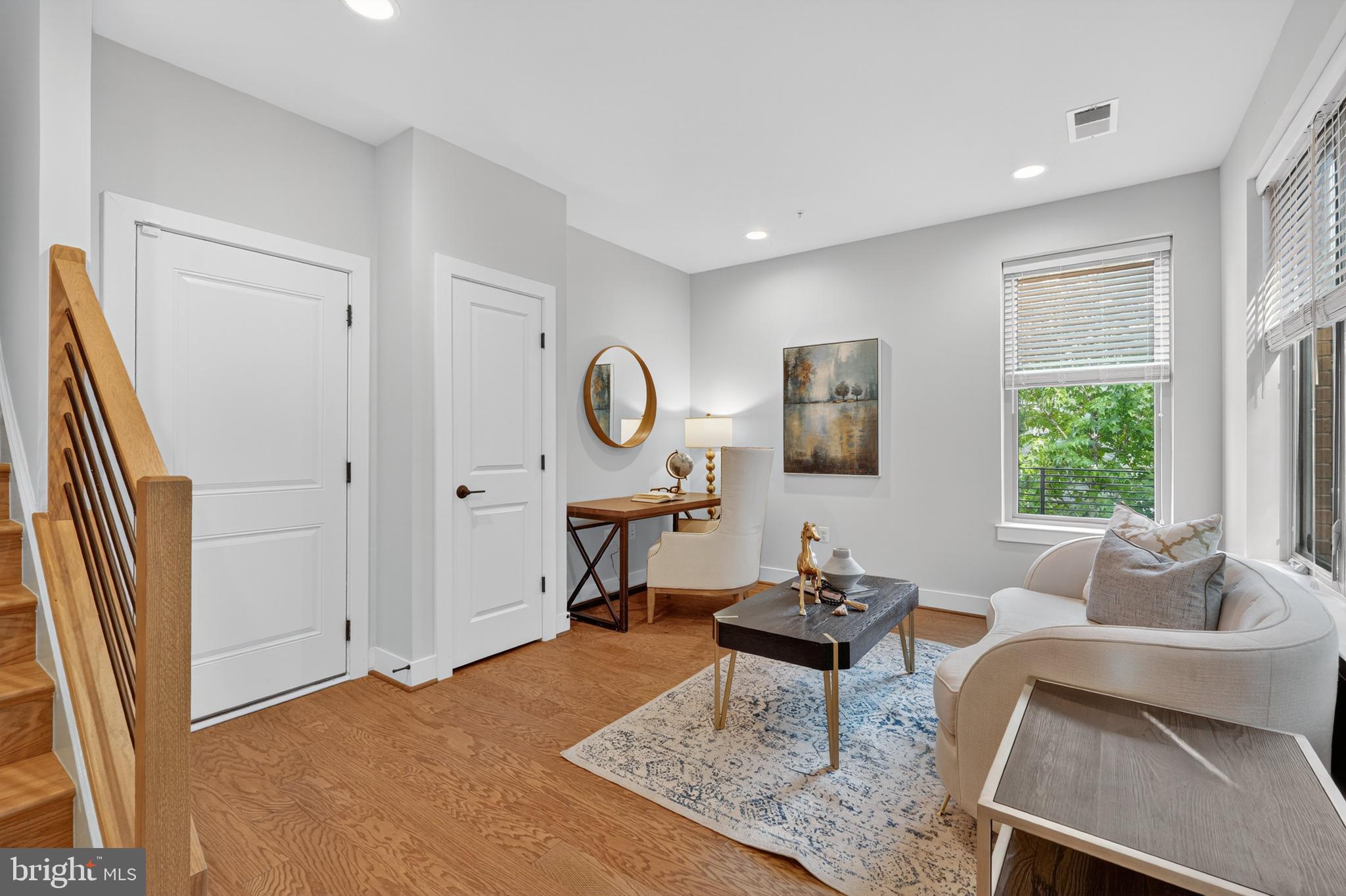 864 THOMPSON CRESCENT 44
