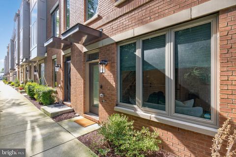 Photo of 864 Thompson Crescent #44, ROCKVILLE, MD 20852 (MLS # MDMC2202072)