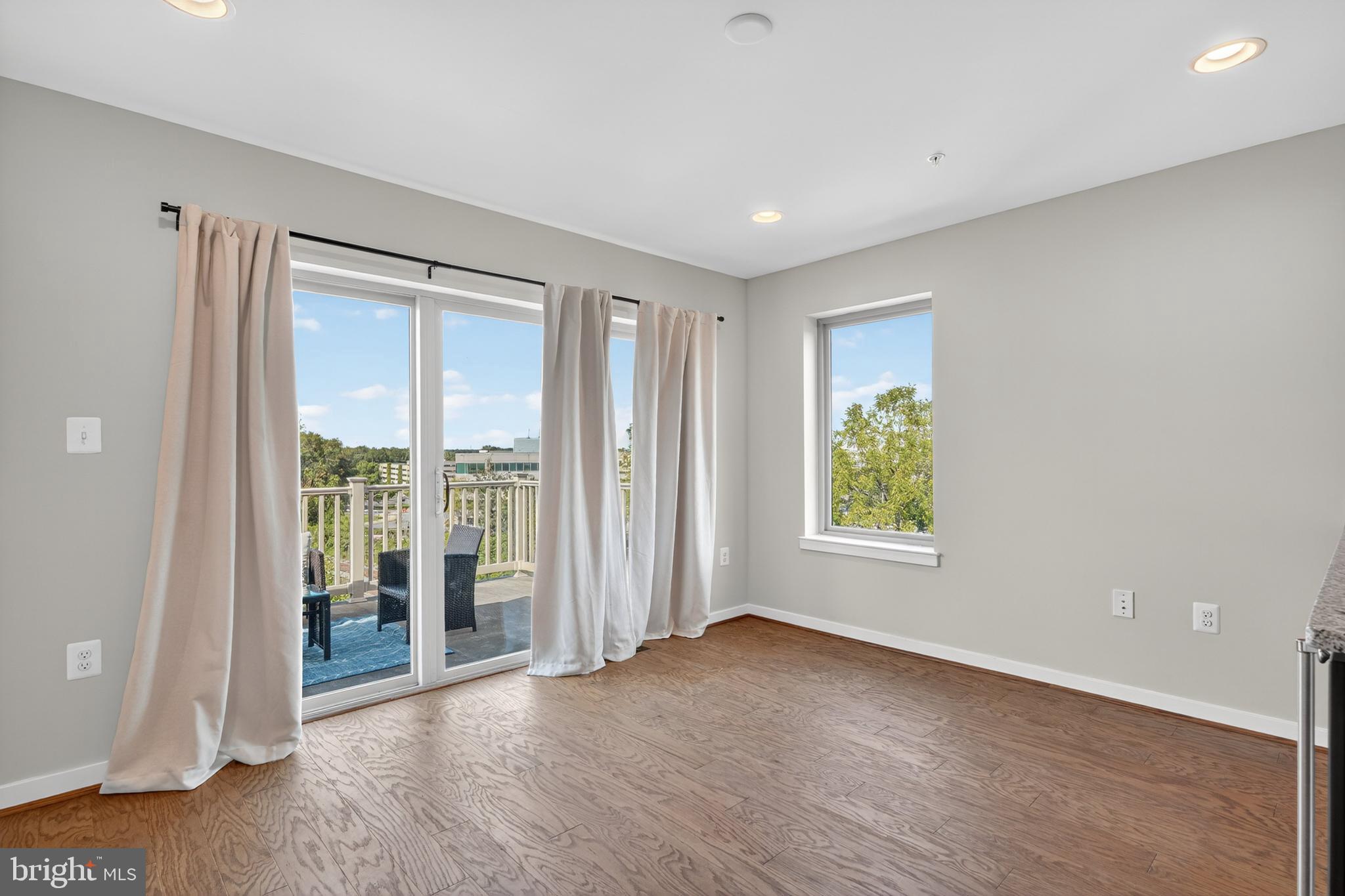 CHAPMAN ROW AT TWINBROOK METRO - Residential