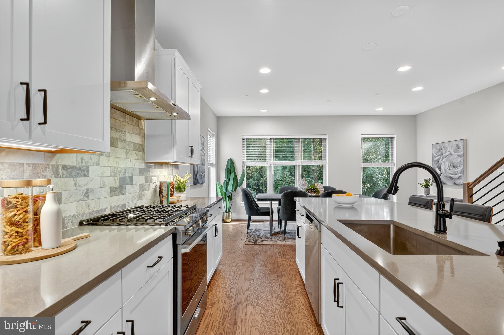 CHAPMAN ROW AT TWINBROOK METRO - Residential