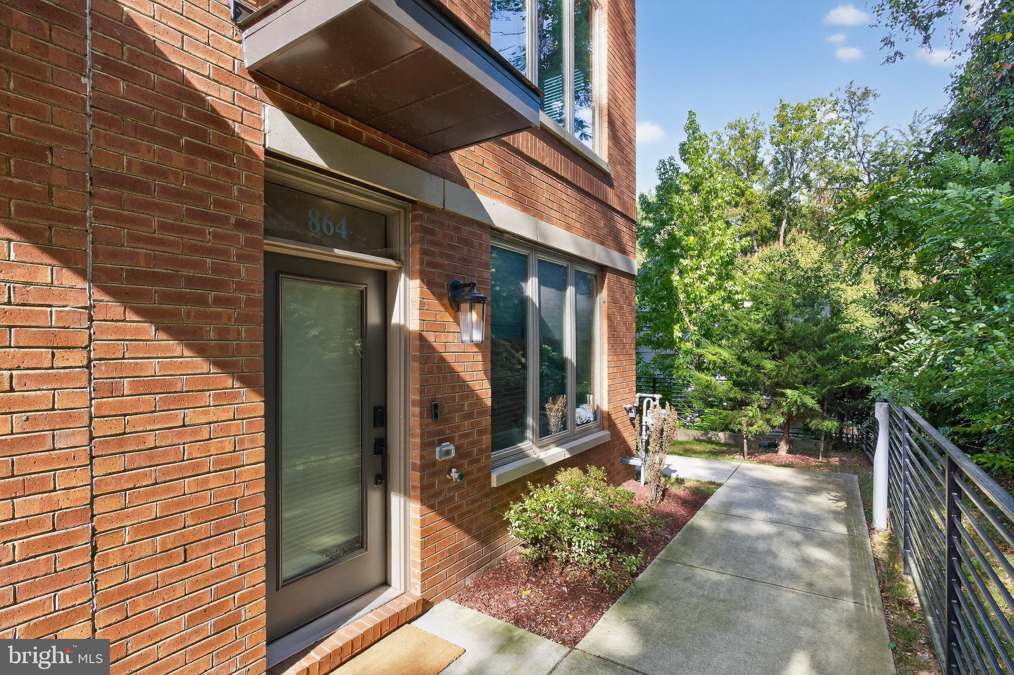 864 THOMPSON CRESCENT 44