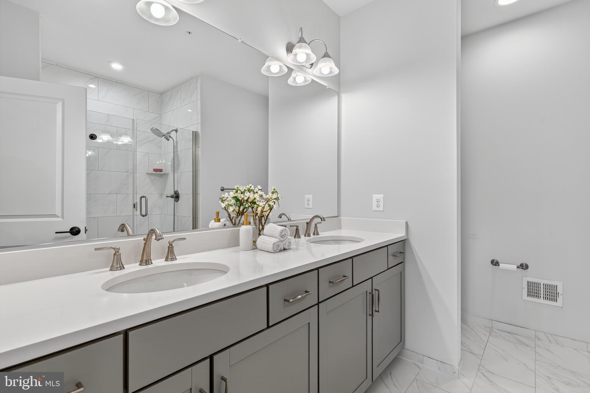 CHAPMAN ROW AT TWINBROOK METRO - Residential