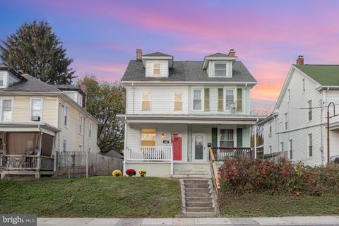 Photo of 687 State Street, LEMOYNE, PA 17043 (MLS # PACB2048038)