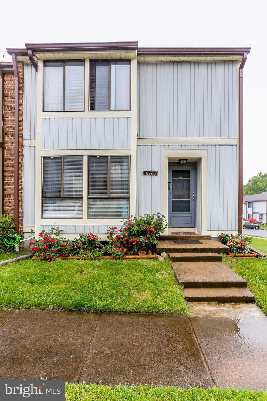 Rarely available end unit townhome in The Timbers!! West Springfield School Pyramid. Gorgeous gourmet kitchen with beautiful granite counters and island. Beautiful hardwoods. Light and bright master. Relax on the private concrete patio. Close to schools, shopping and highways. Come view and fall in love!!!