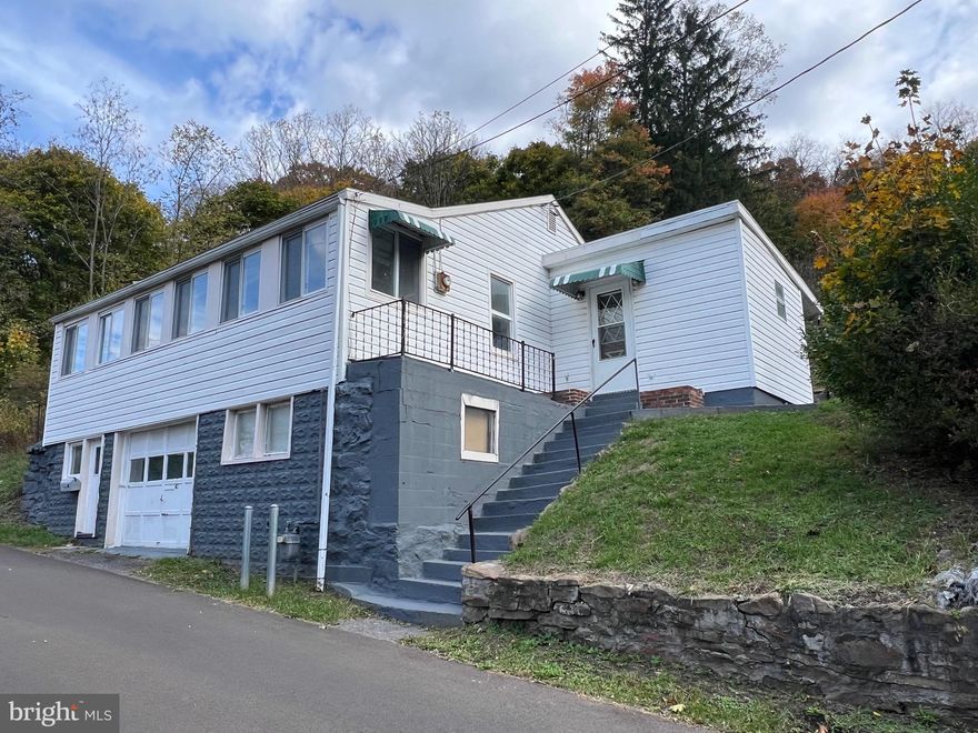 CUTE LITTLE 2 BEDROOM BUNGALO WITH SPECTACULAR MOUNTAIN VIEWS.  LARGE EAT IN KITCHEN,  OFF KITCHEN PANTRY , MAIN FLOOR  LAUNDRY AND FULL BATH. FULL BASEMENT WITH ONE CAR GARAGE, FULL BATH  AND PLENTY OF WORK SPACE.  NICE COVERED PORCH OFF BACK FOR SUMMER GRILLING OR JUST RELAXING IN THE SHADE.