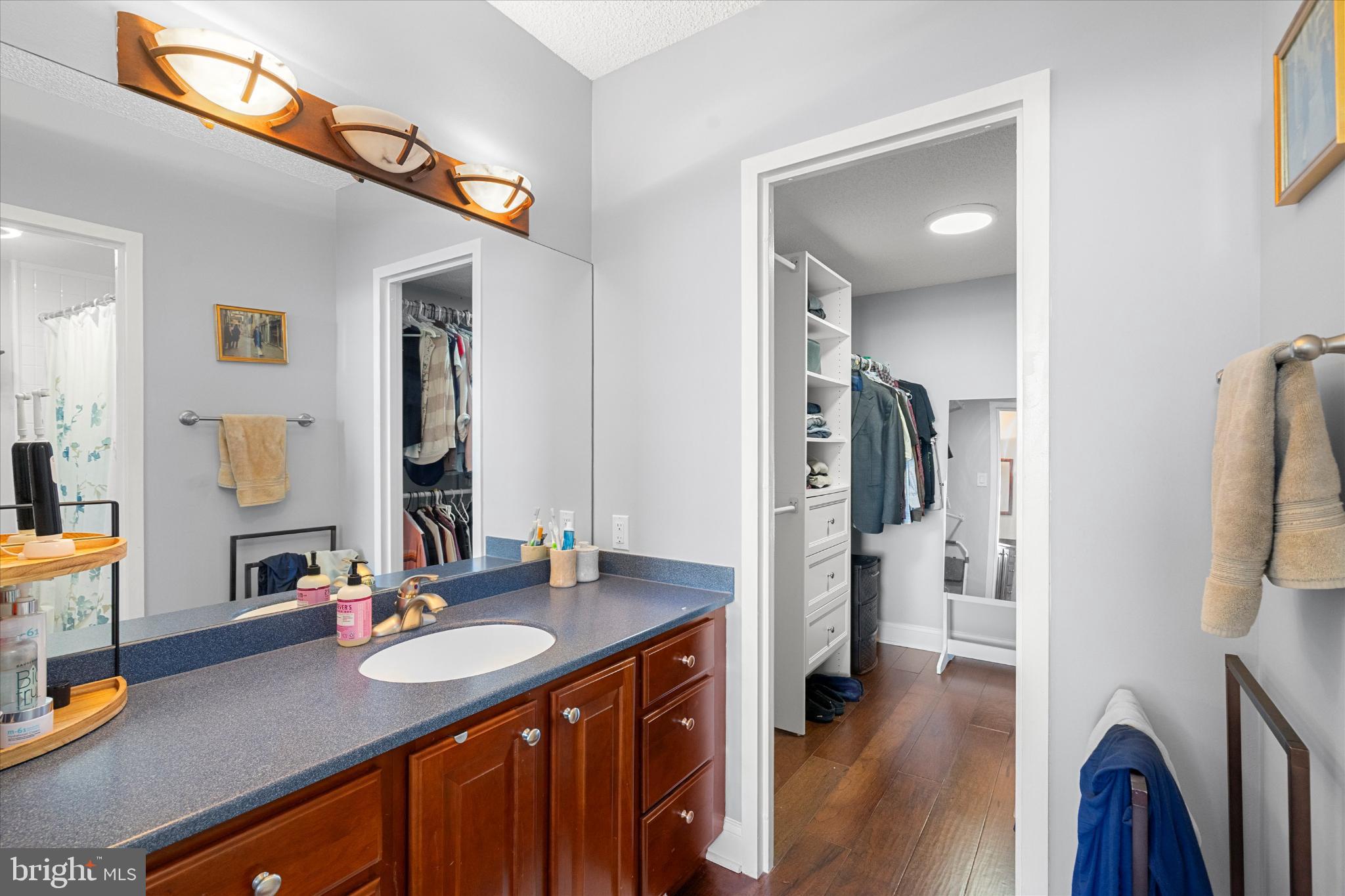 SKYLINE PLAZA - Residential