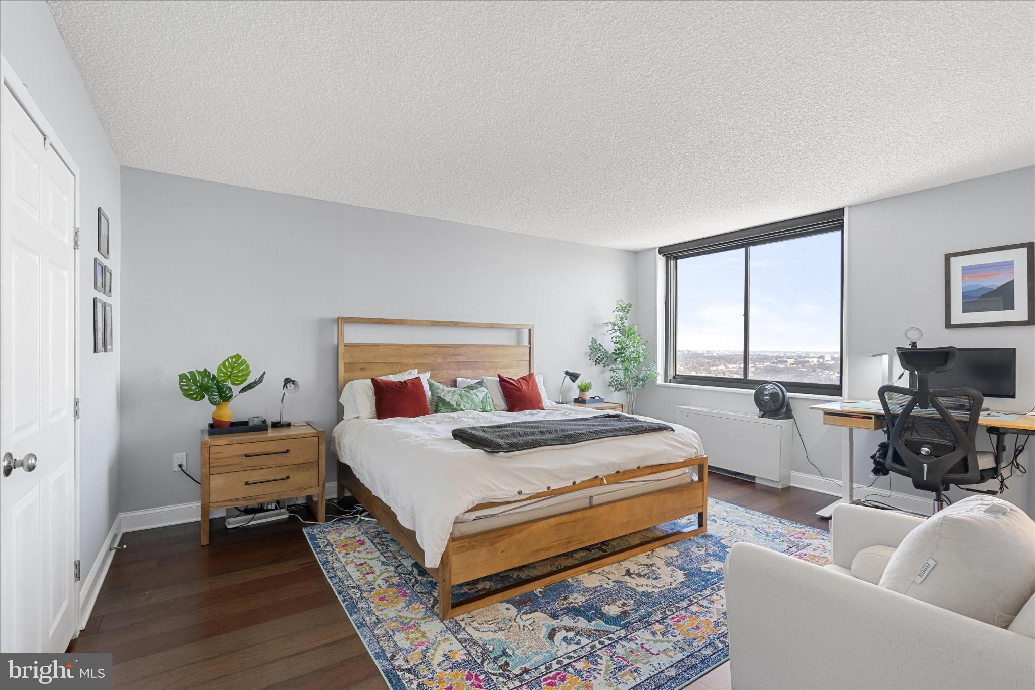 SKYLINE PLAZA - Residential