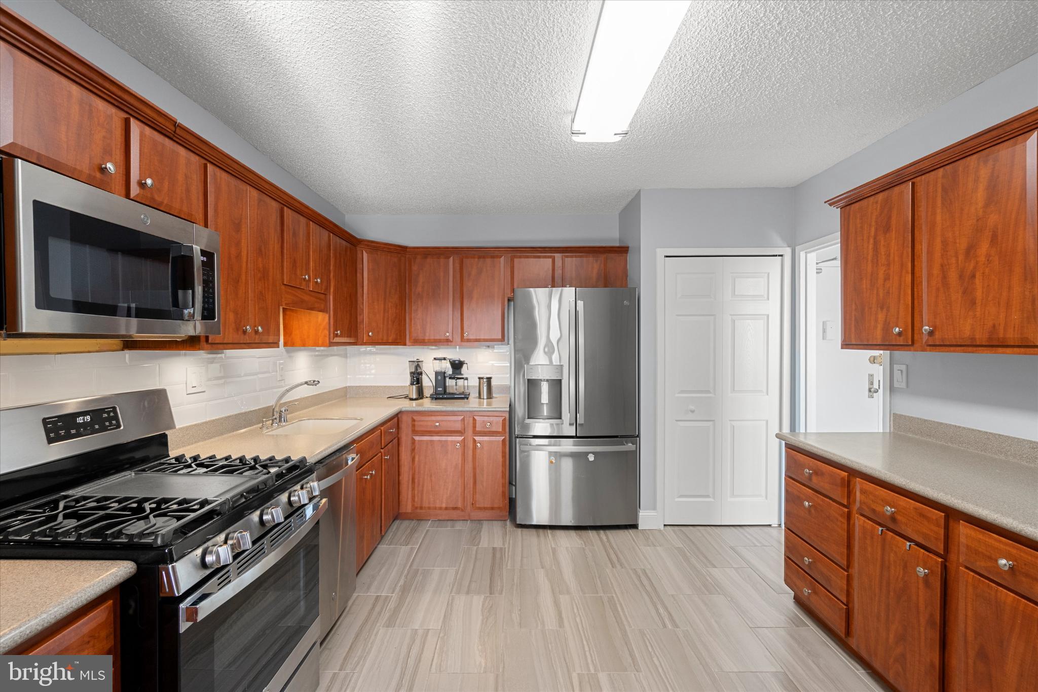 SKYLINE PLAZA - Residential