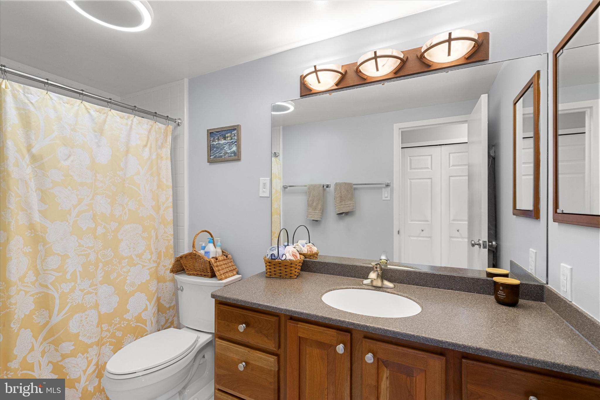 SKYLINE PLAZA - Residential