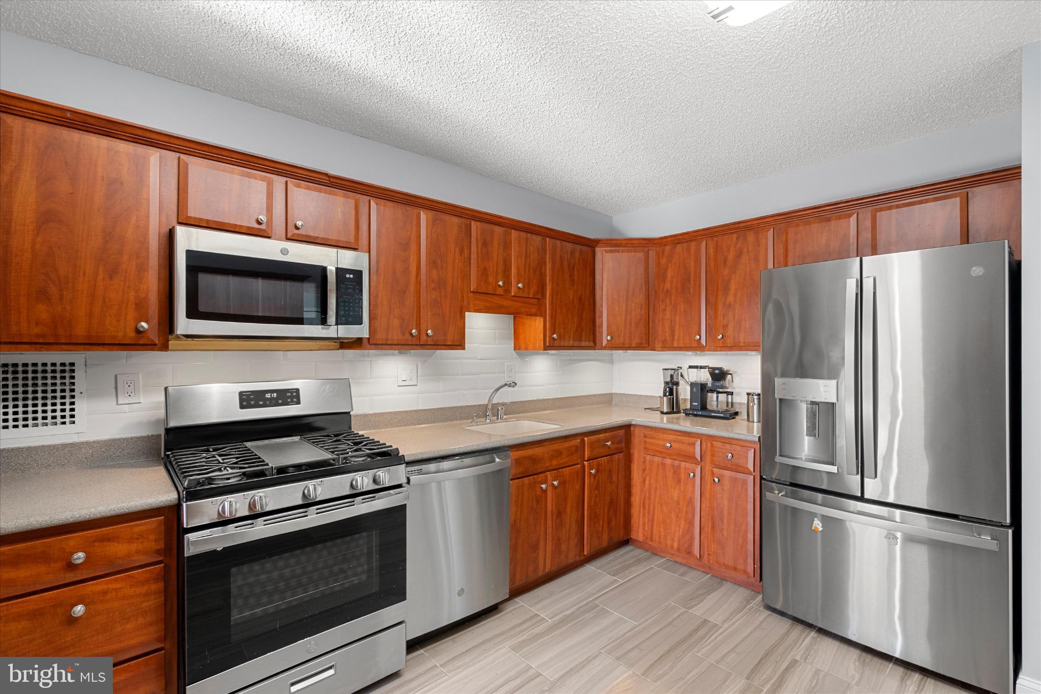 SKYLINE PLAZA - Residential