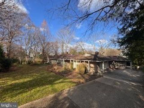 Photo of 4911 Essex Avenue, CHEVY CHASE, MD 20815 (MLS # MDMC2158862)