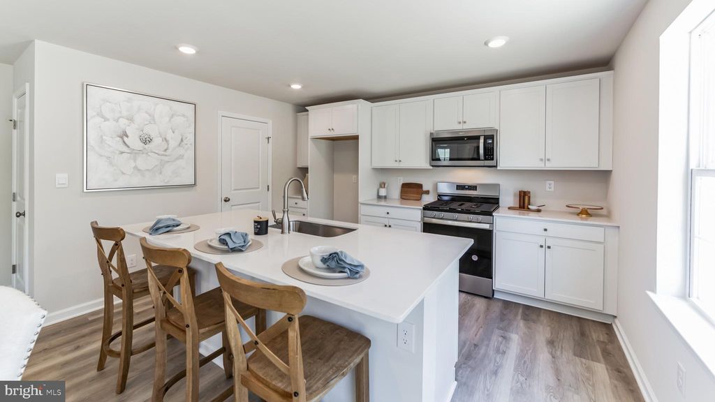 Photo of 305 Grantway Drive, YORK, PA 17404 (MLS # PAYK2095244)