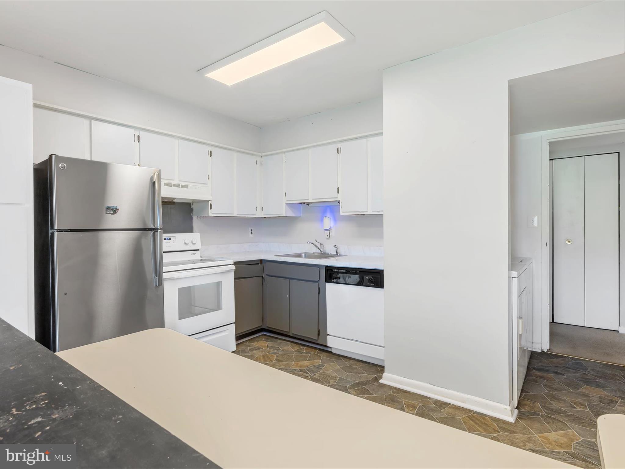 HUNTING RIDGE CONDOMINIUM - Residential