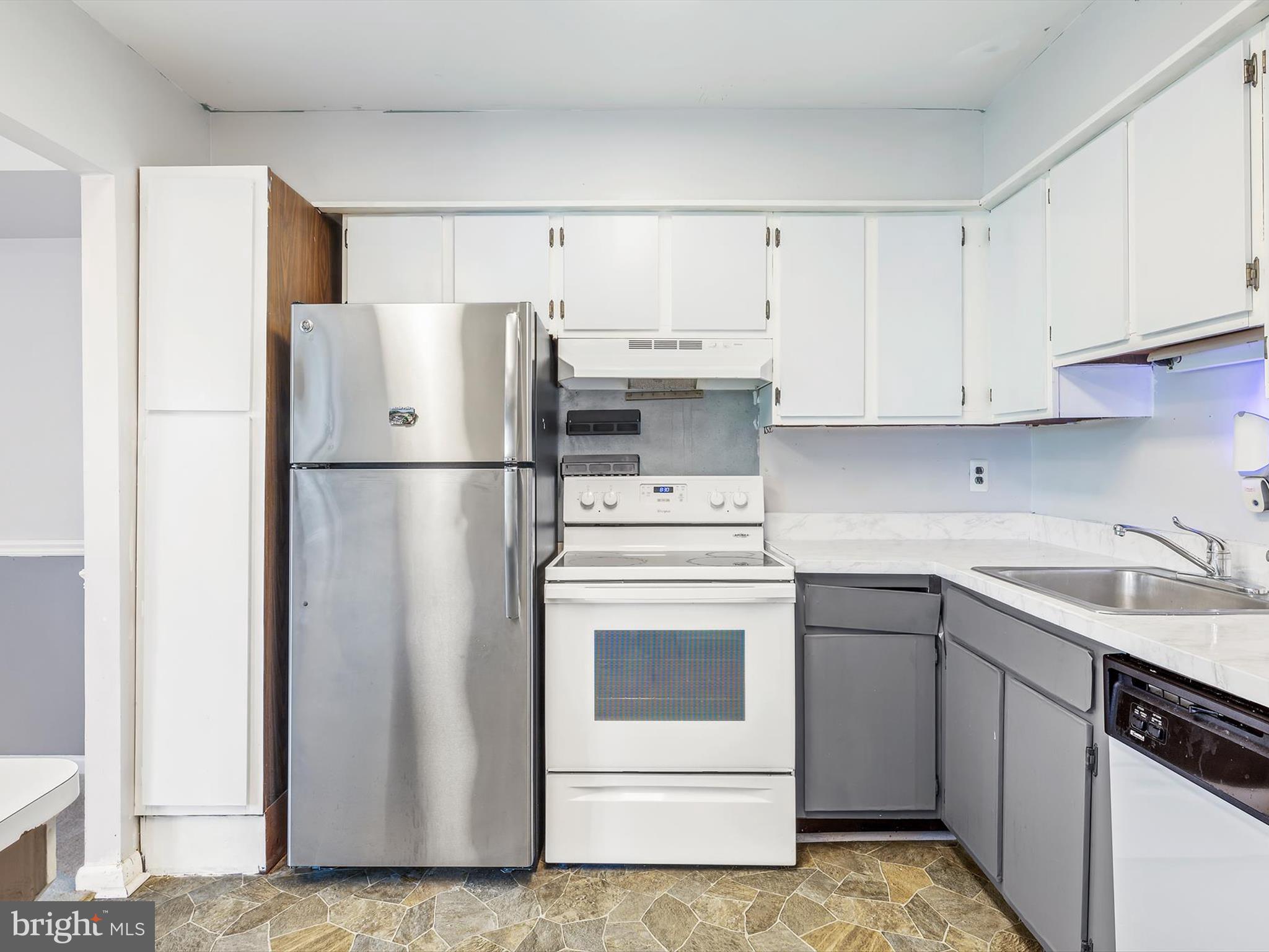 HUNTING RIDGE CONDOMINIUM - Residential