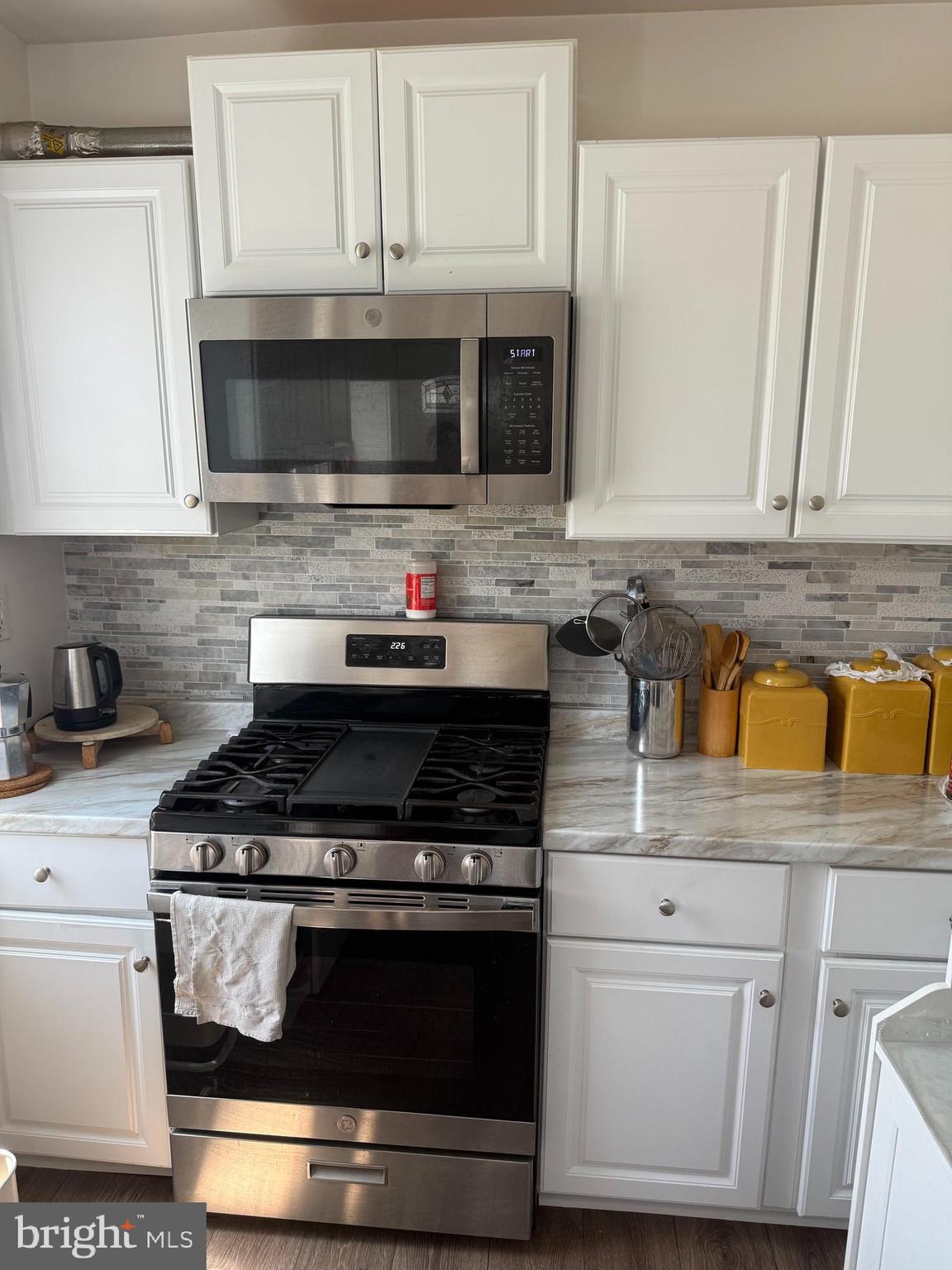 LAWNDALE - Residential