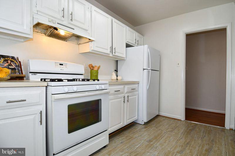 PARKSIDE CONDOMINIUMS - Residential Lease