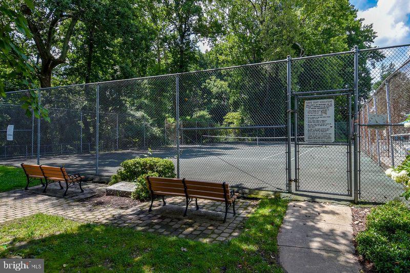 PARKSIDE CONDOMINIUMS - Residential Lease