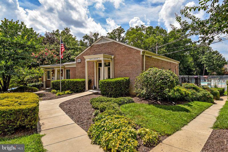 PARKSIDE CONDOMINIUMS - Residential Lease