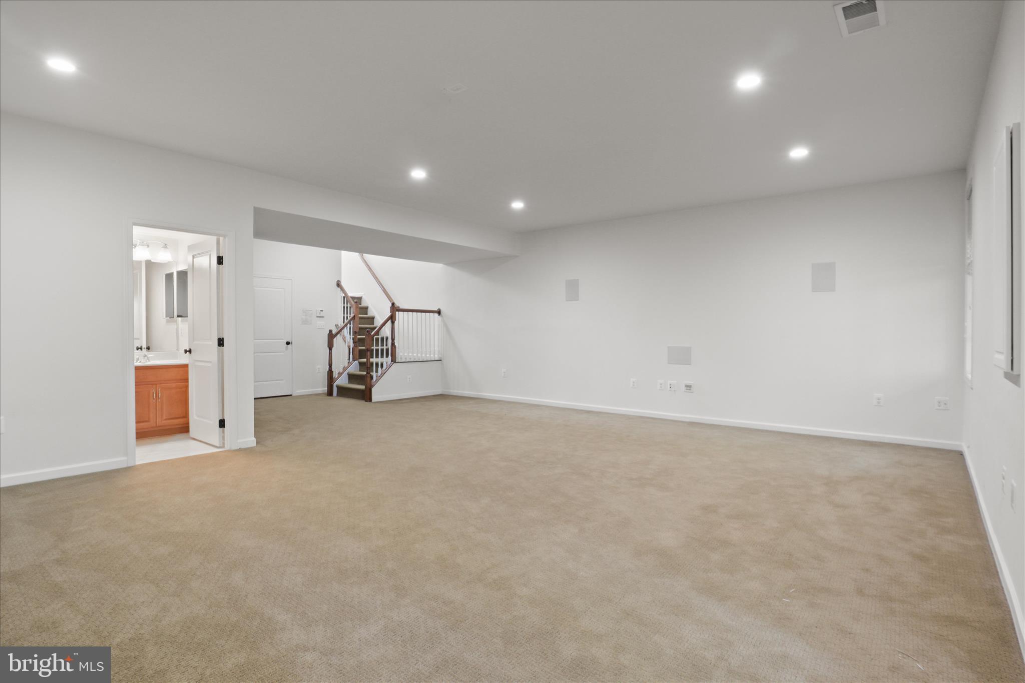 LOUDOUN VALLEY ESTATES 2 - Residential Lease