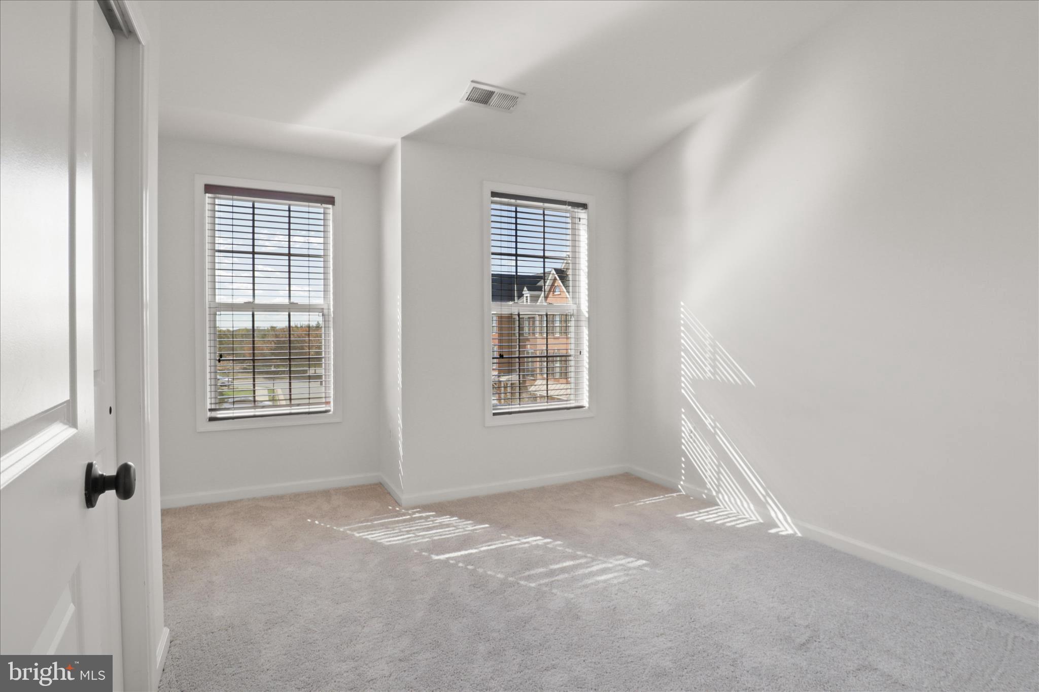 LOUDOUN VALLEY ESTATES 2 - Residential Lease