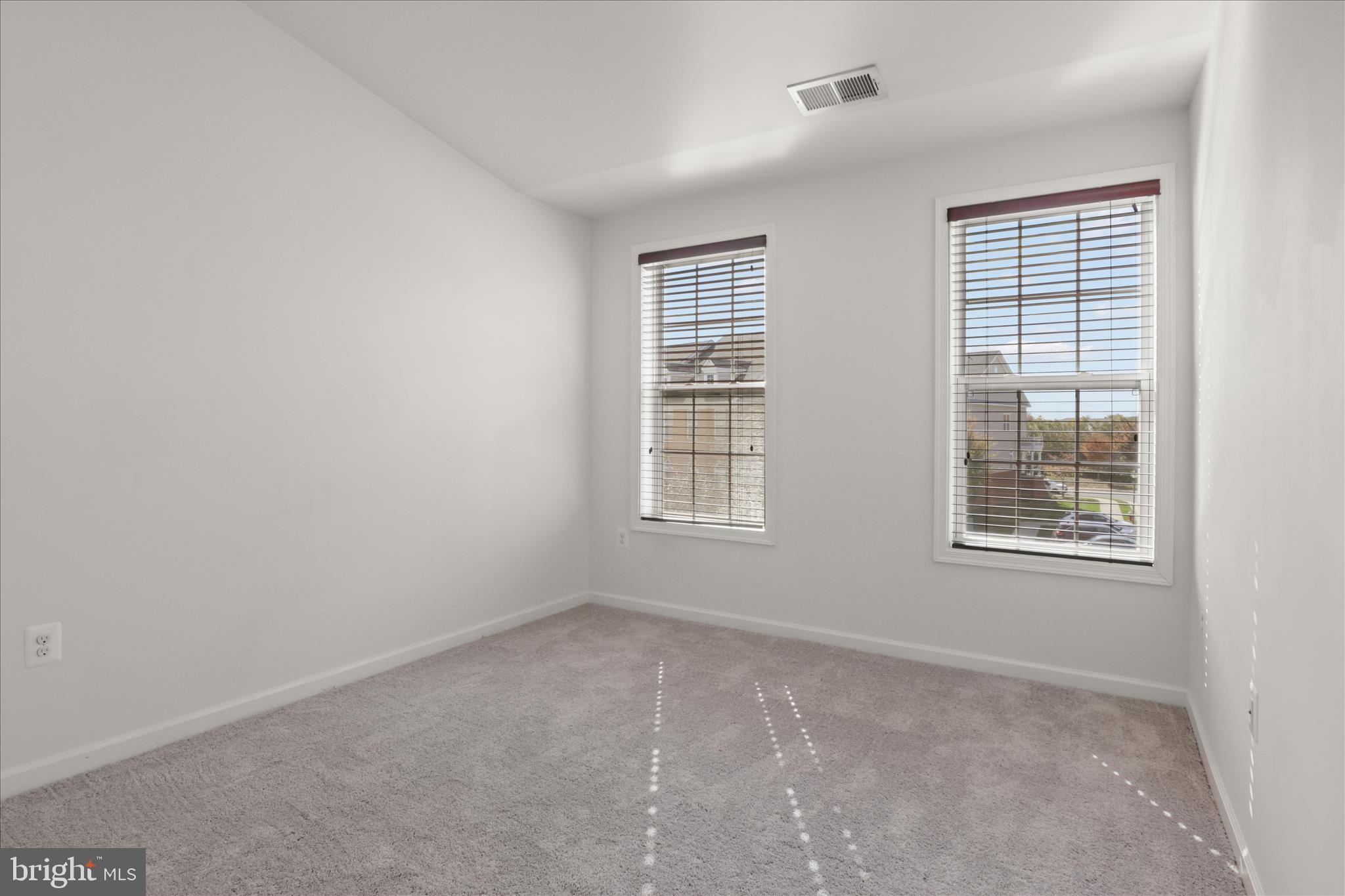 LOUDOUN VALLEY ESTATES 2 - Residential Lease