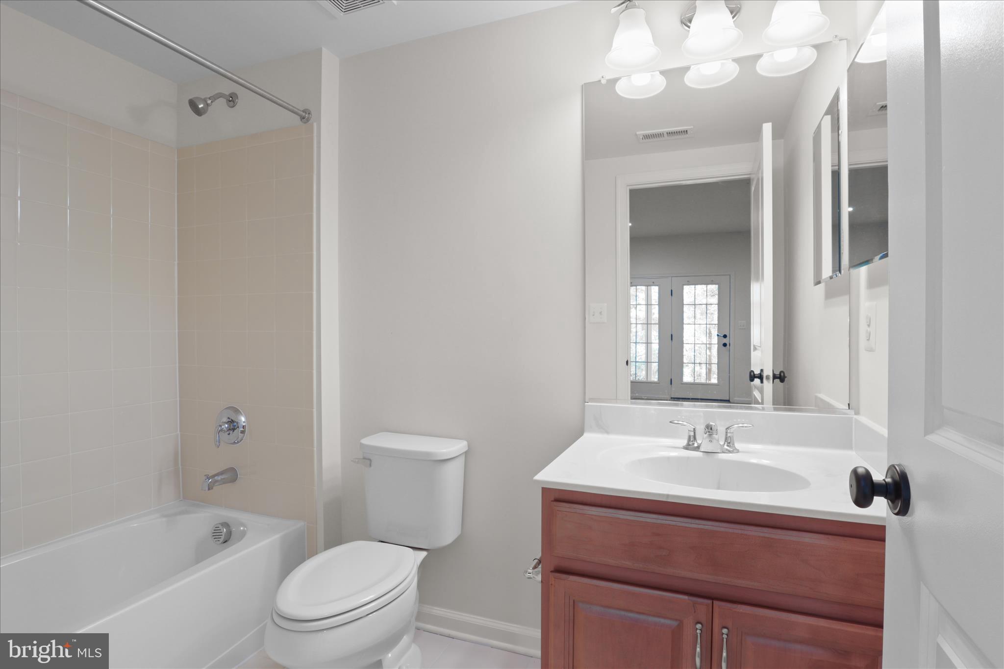 LOUDOUN VALLEY ESTATES 2 - Residential Lease