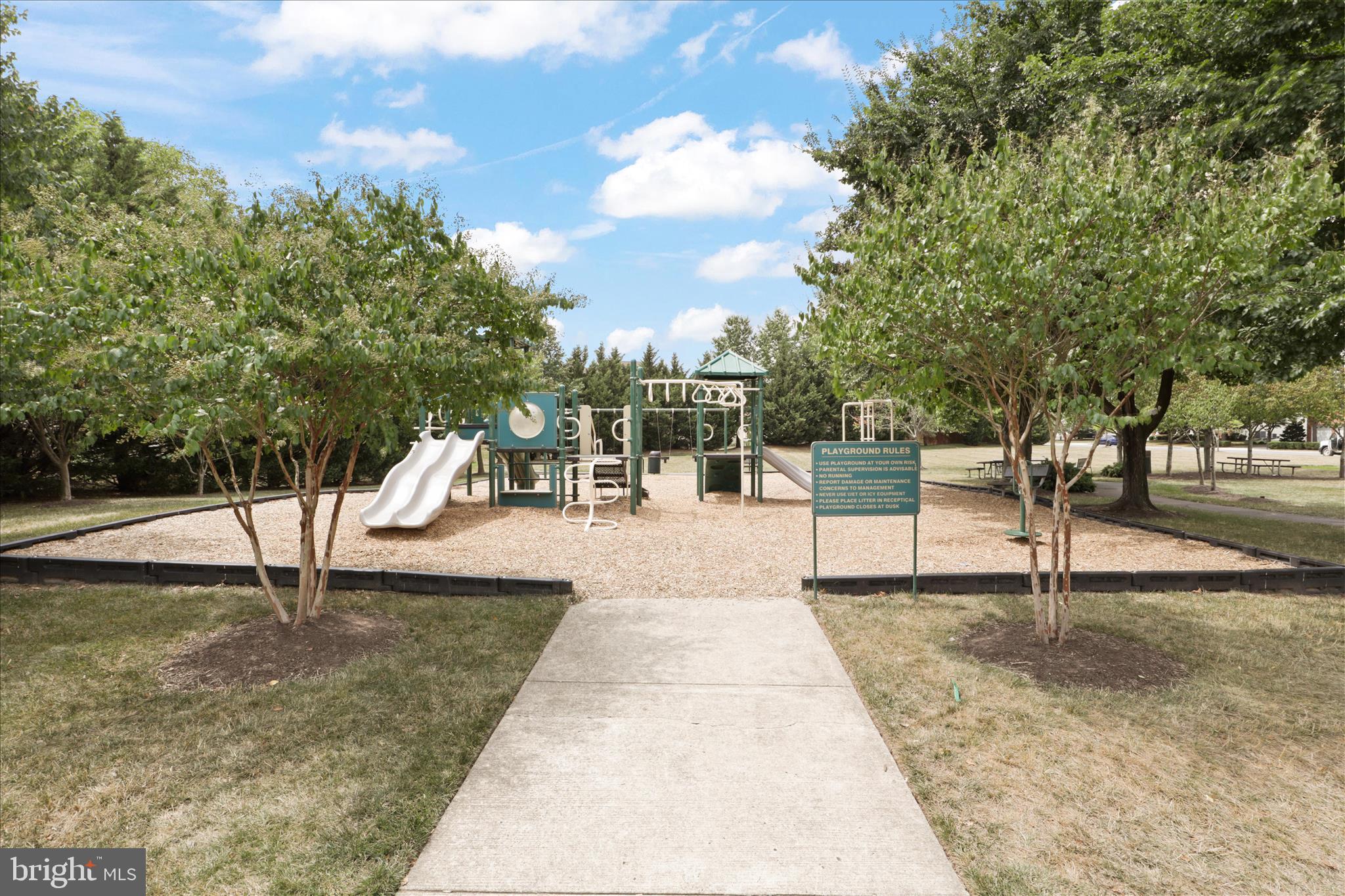 LOUDOUN VALLEY ESTATES 2 - Residential Lease