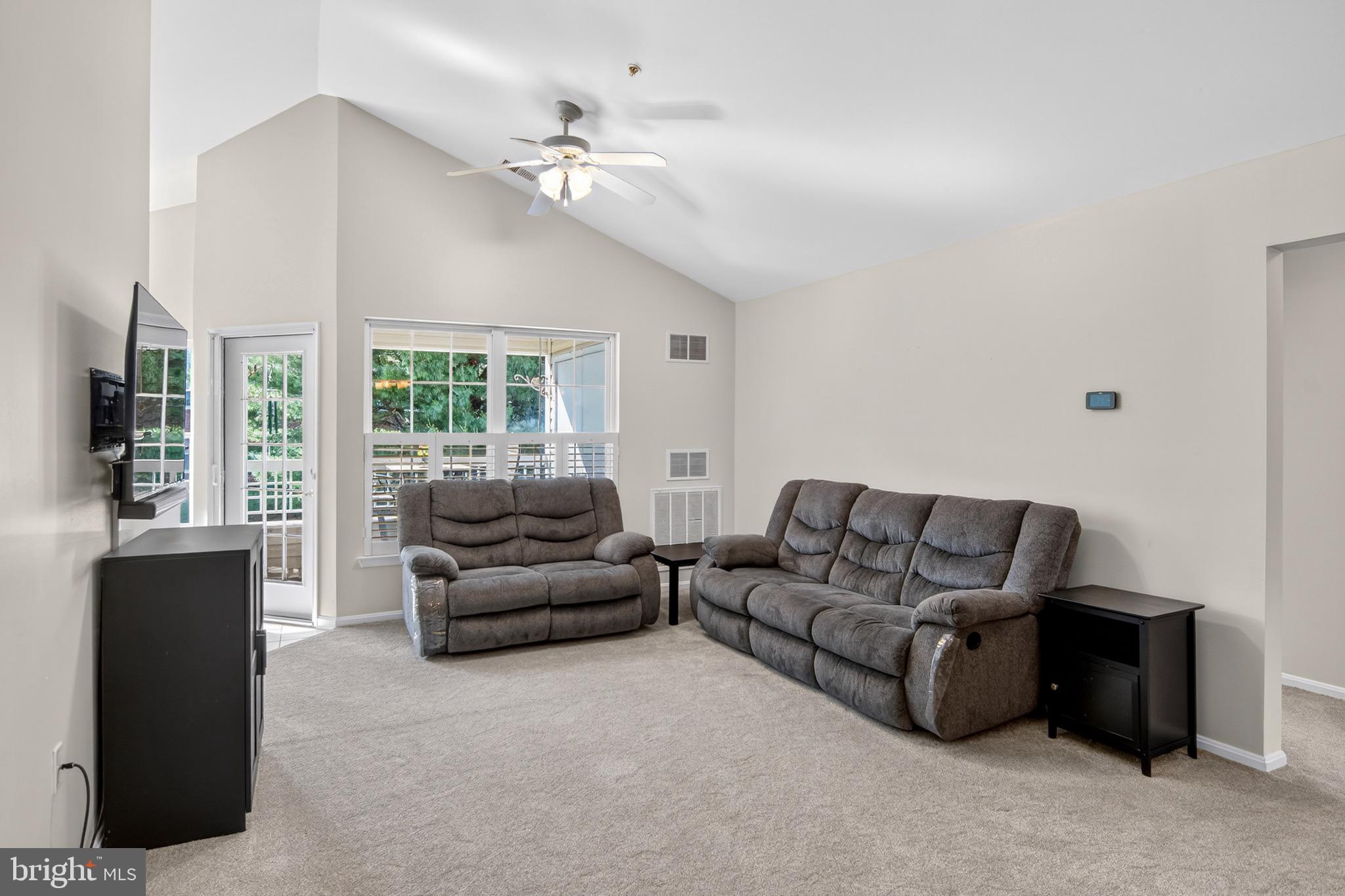 1406 BONNETT PLACE J 209