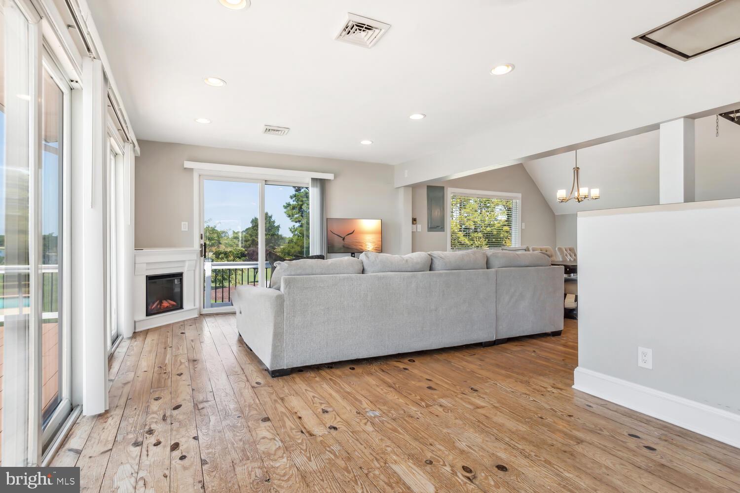 NECK DISTRICT - Residential