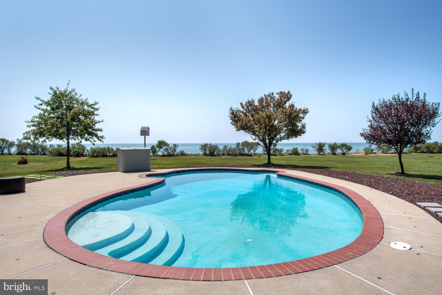 NECK DISTRICT - Residential