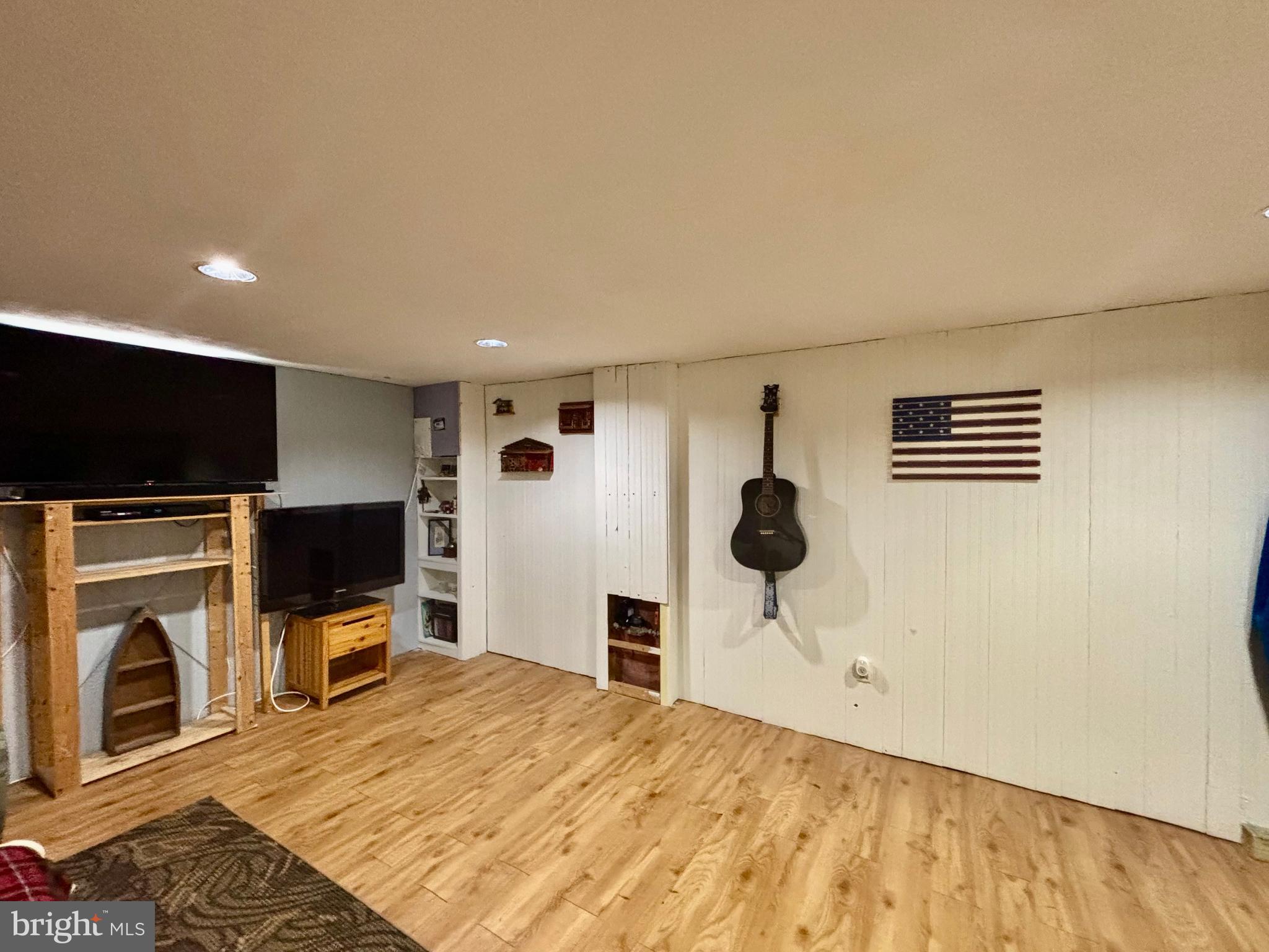 FOX CHASE - Residential