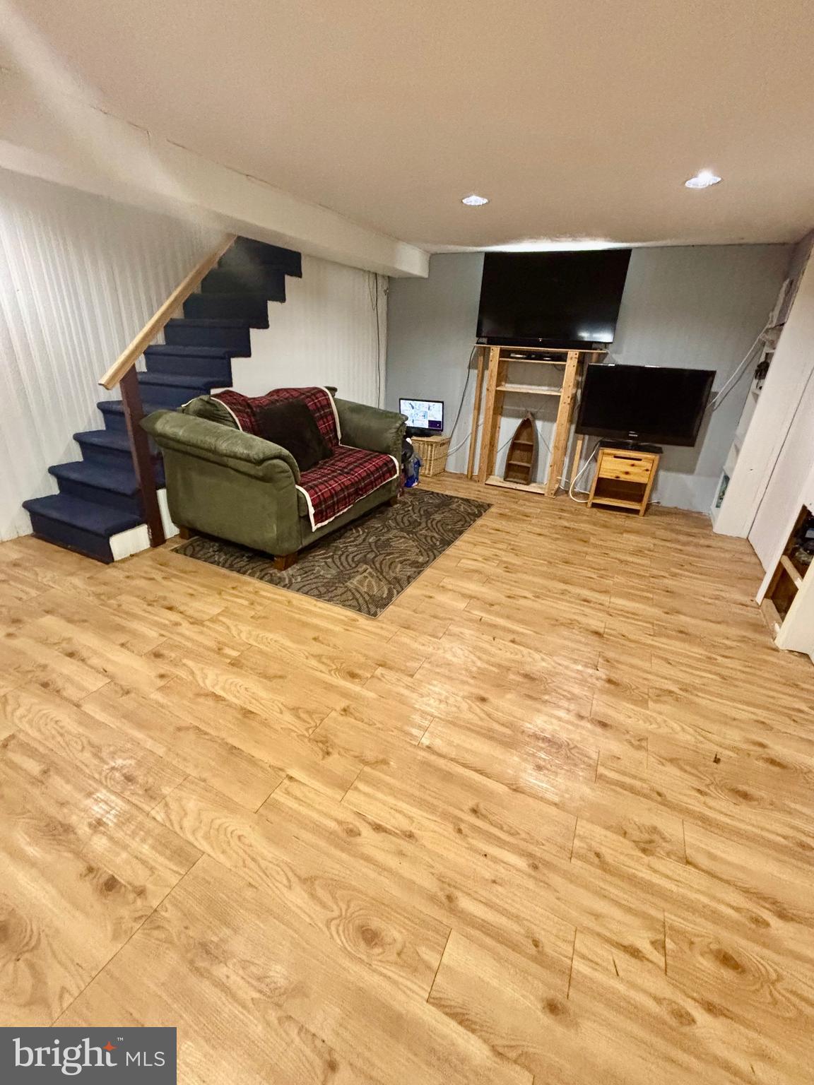 FOX CHASE - Residential