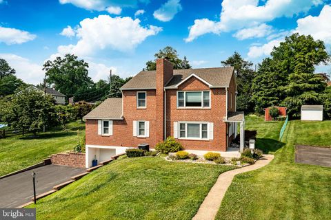 Homes For Sale - 2741 Hillview Road<br/> Delaware County, BROOMALL, PA 19008