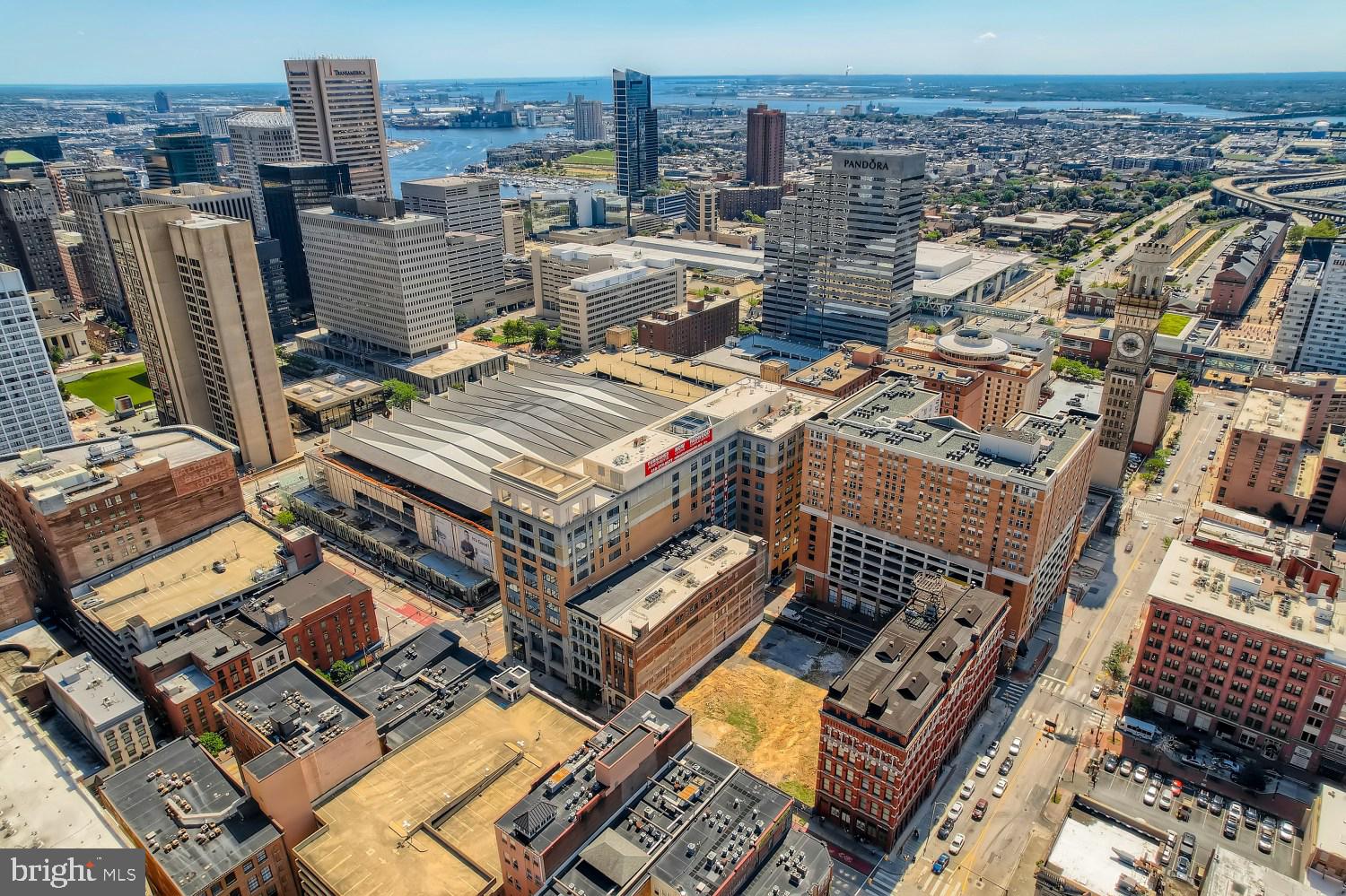 DOWNTOWN - Residential Lease