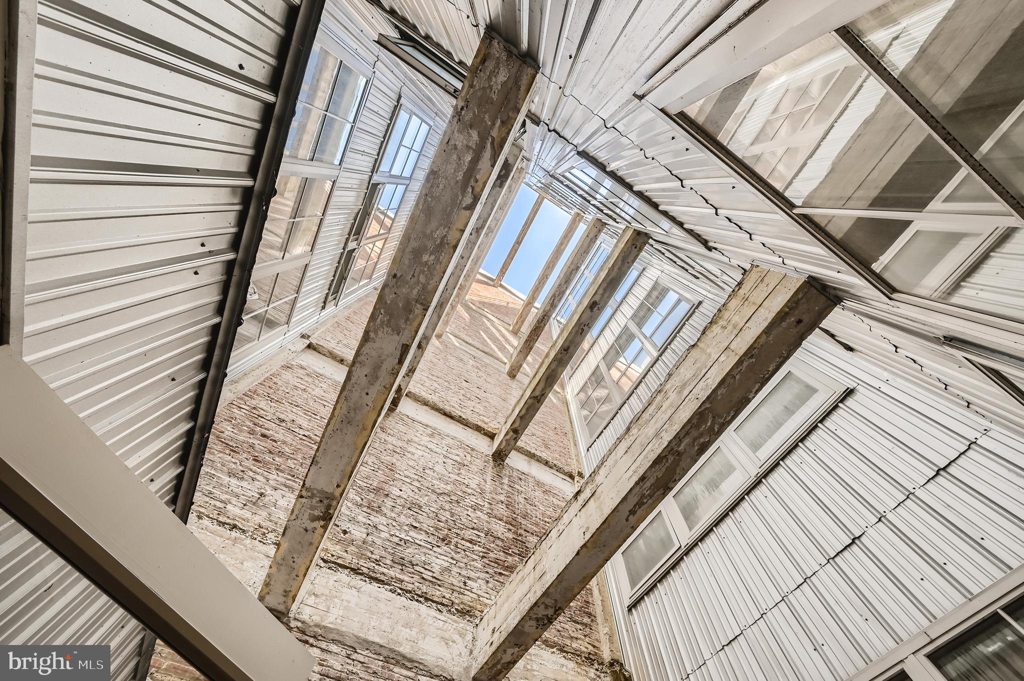 DOWNTOWN - Residential Lease