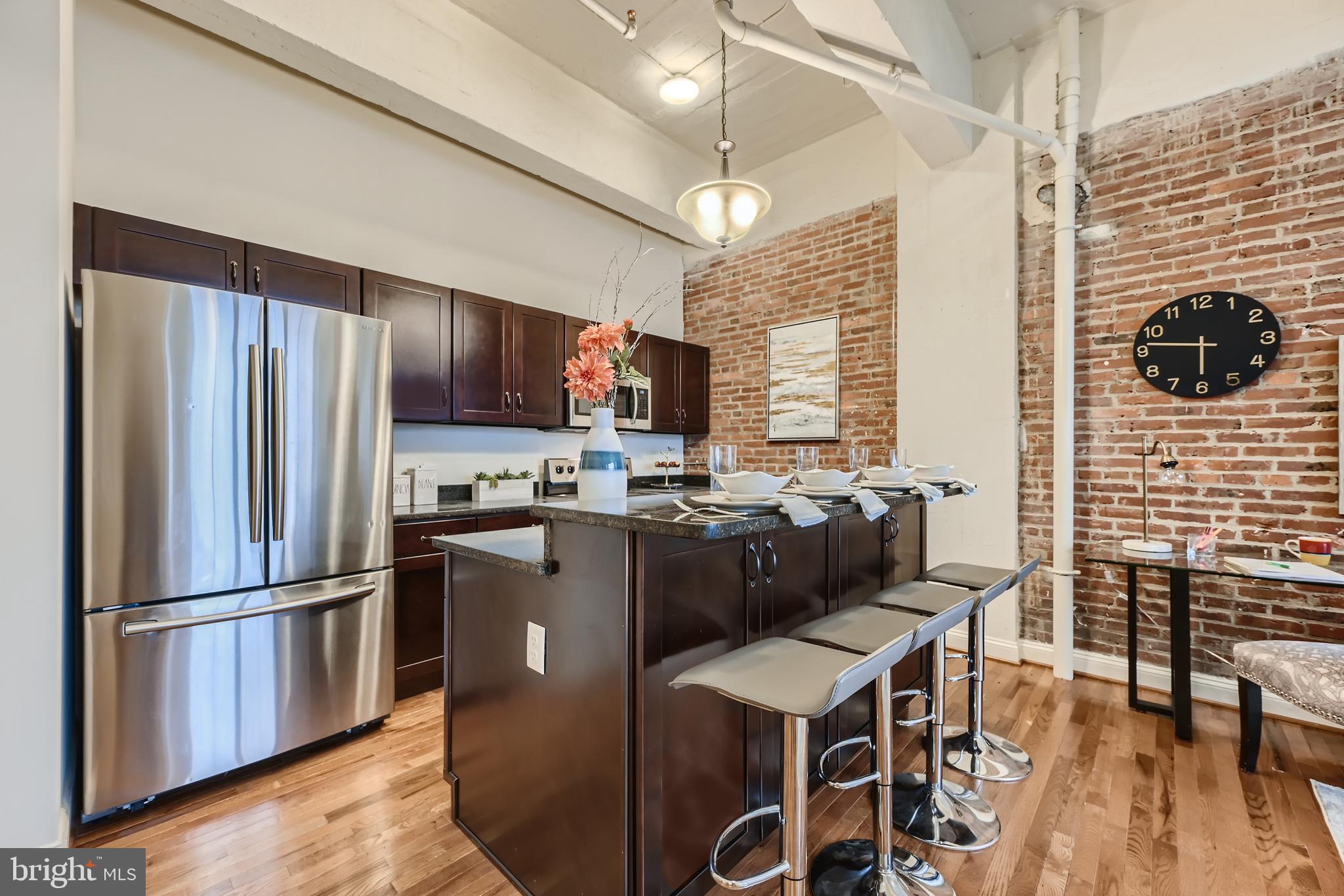 DOWNTOWN - Residential Lease