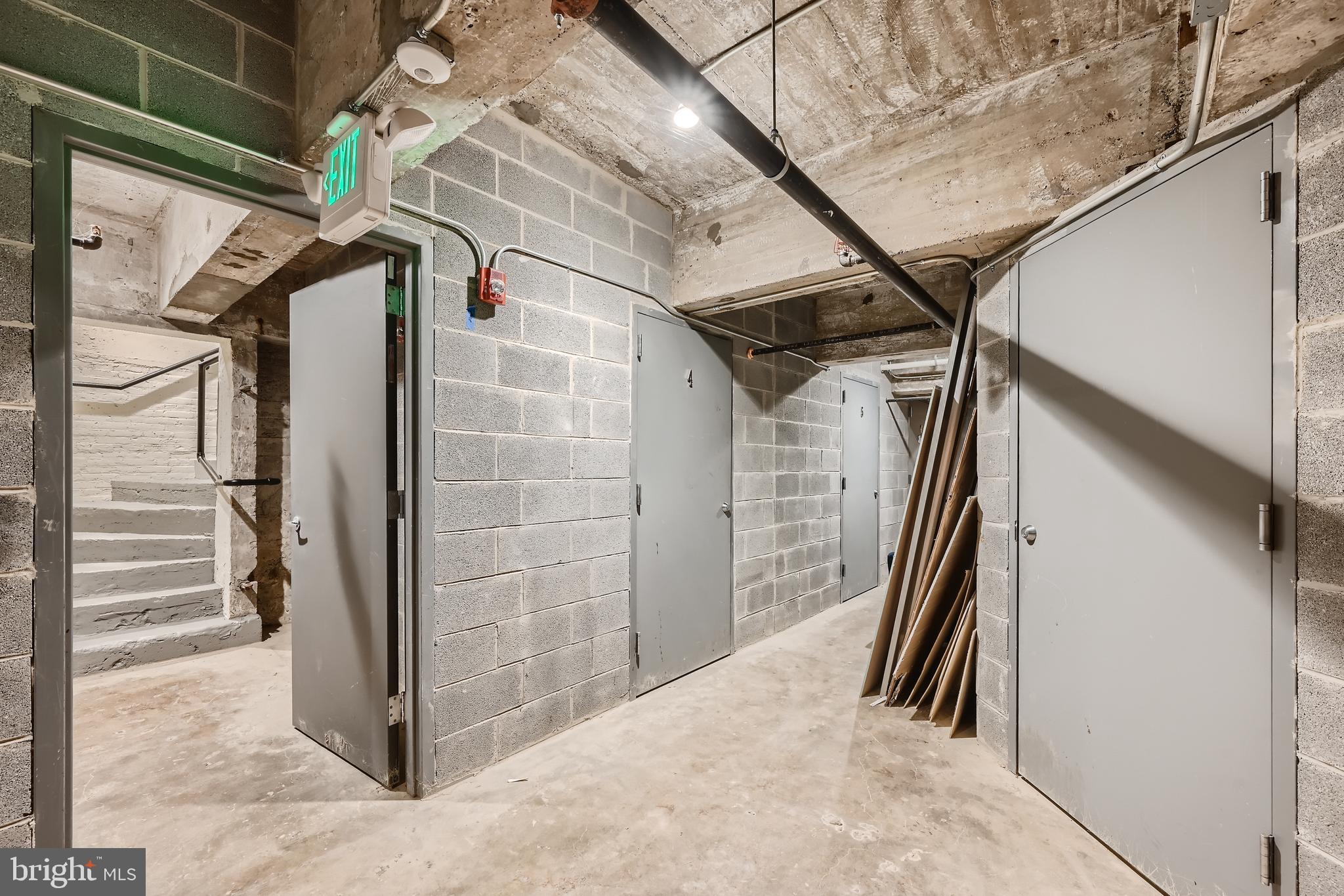 DOWNTOWN - Residential Lease