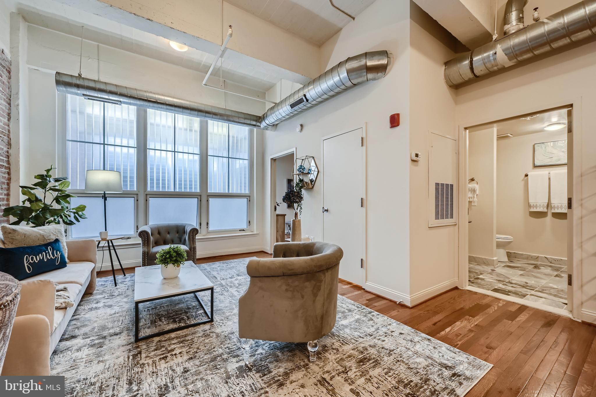 DOWNTOWN - Residential Lease