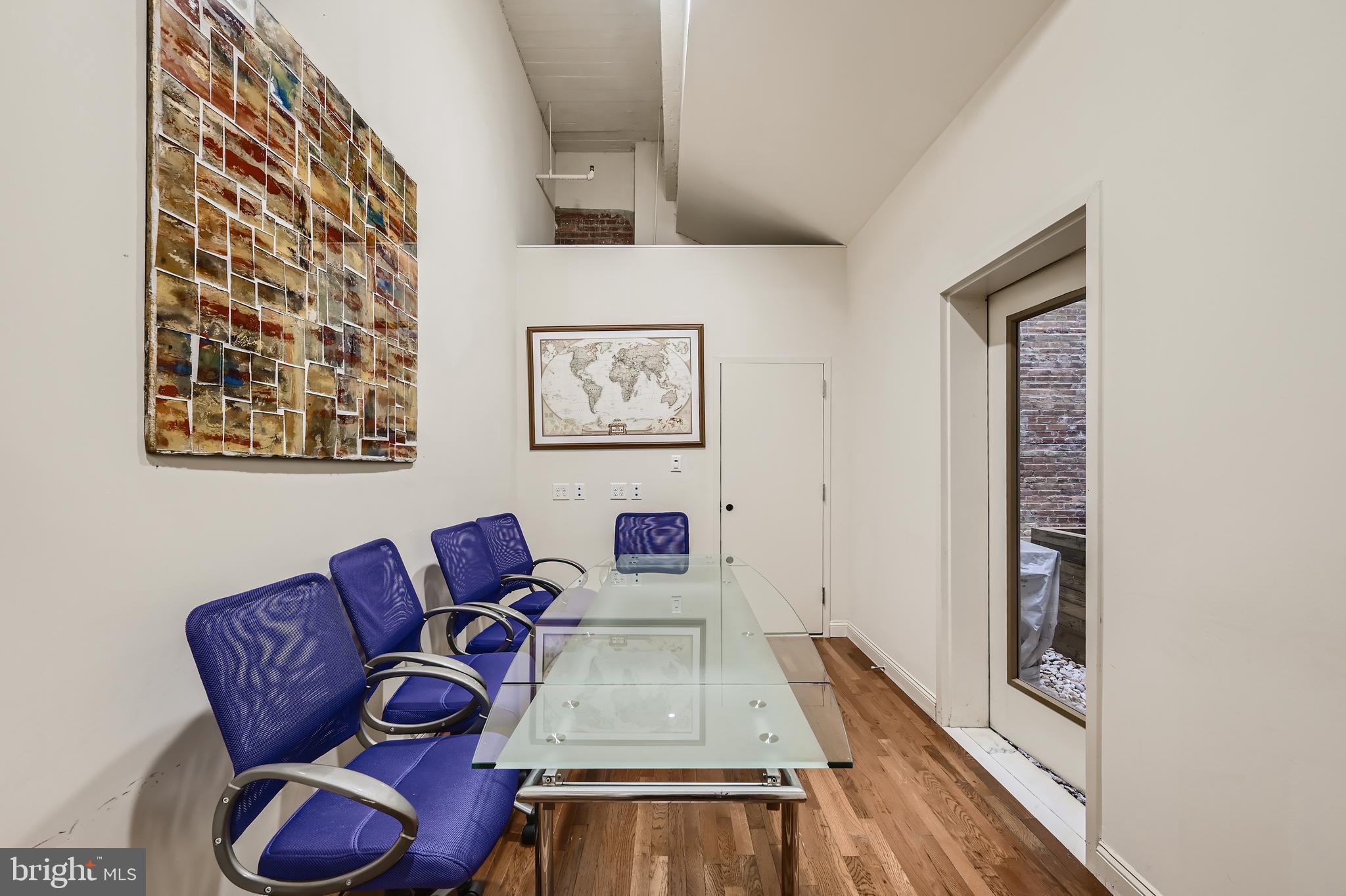 DOWNTOWN - Residential Lease