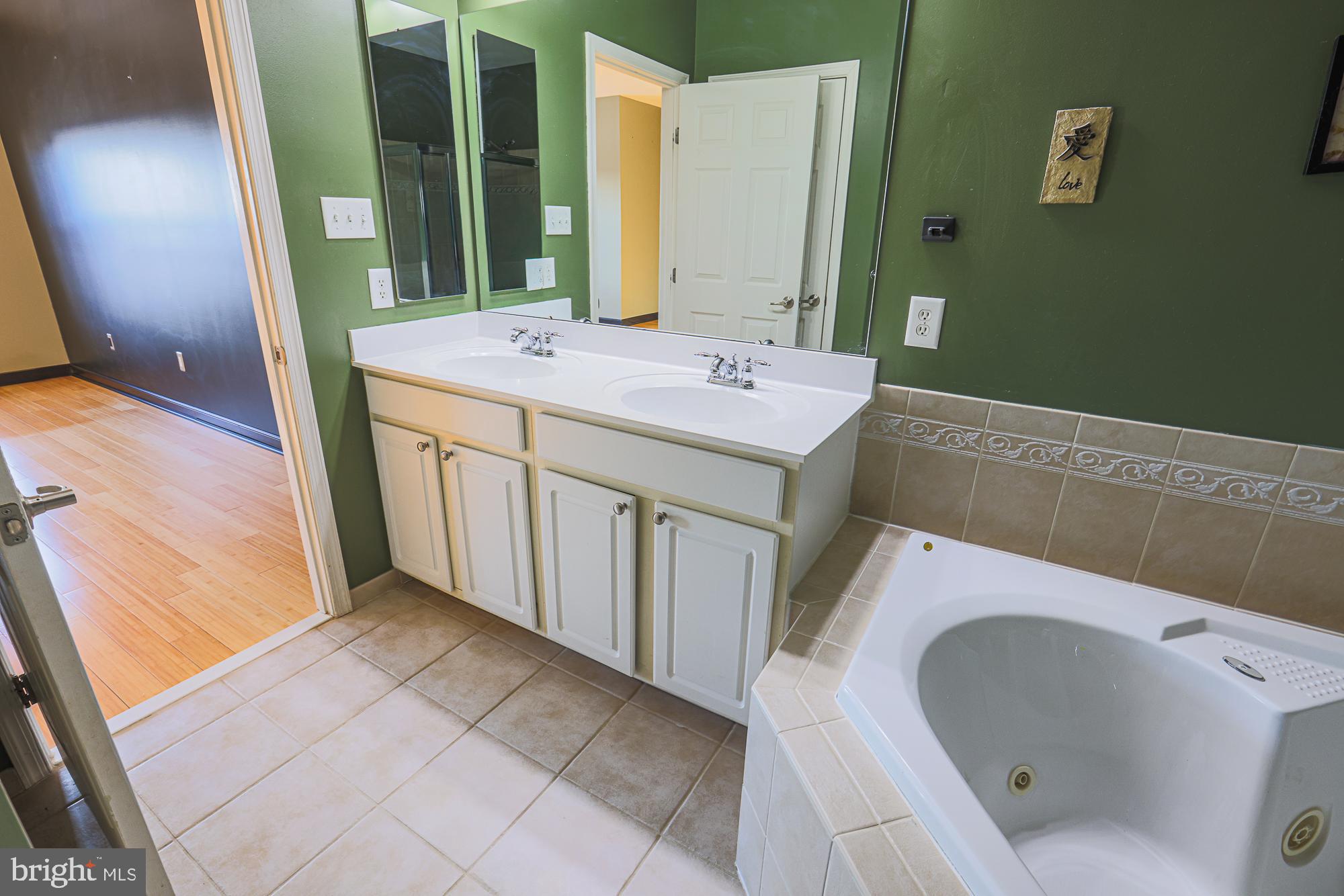 RED RUN VILLA - Residential