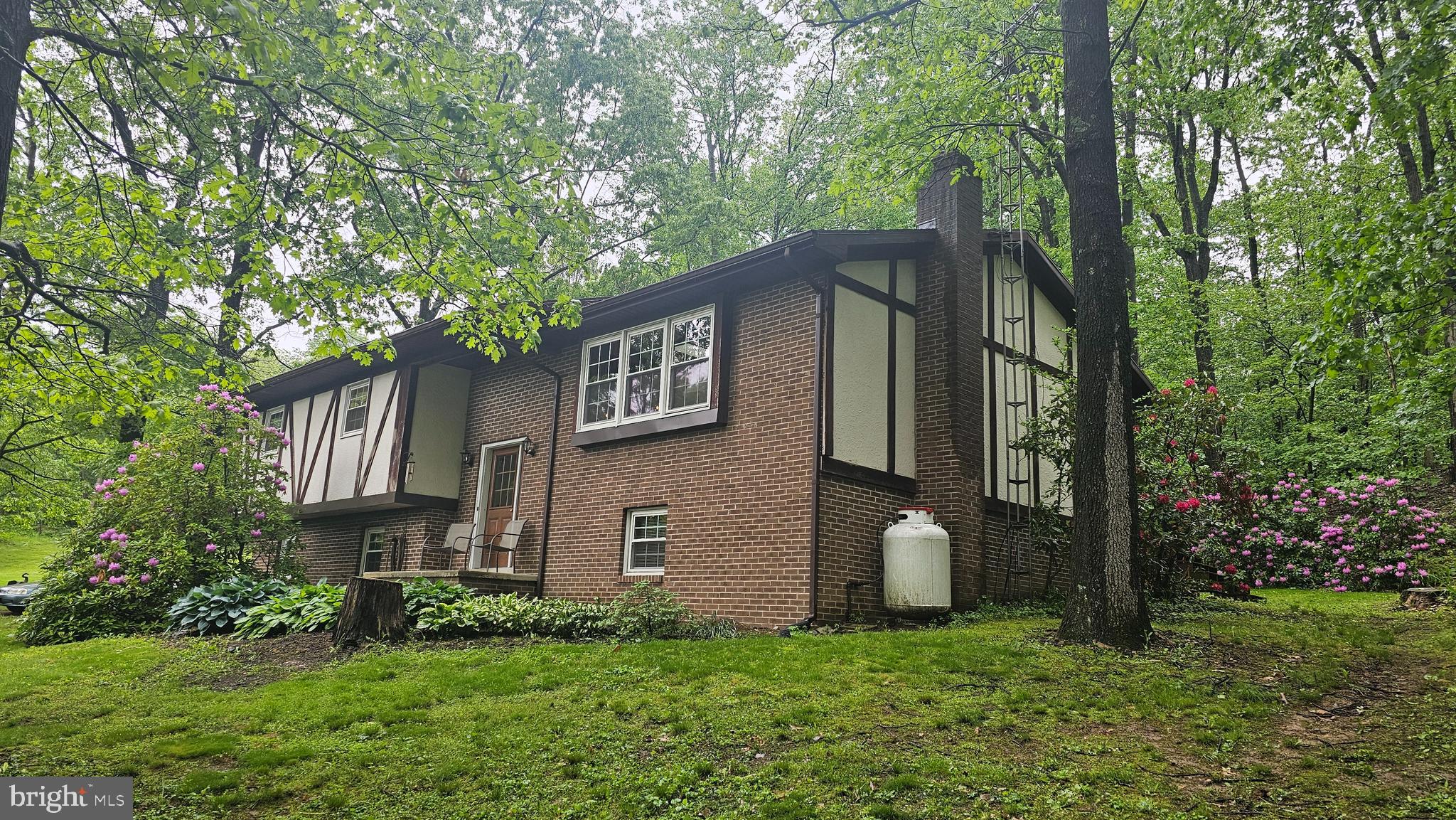 8964 CAPITOL HILL ROAD