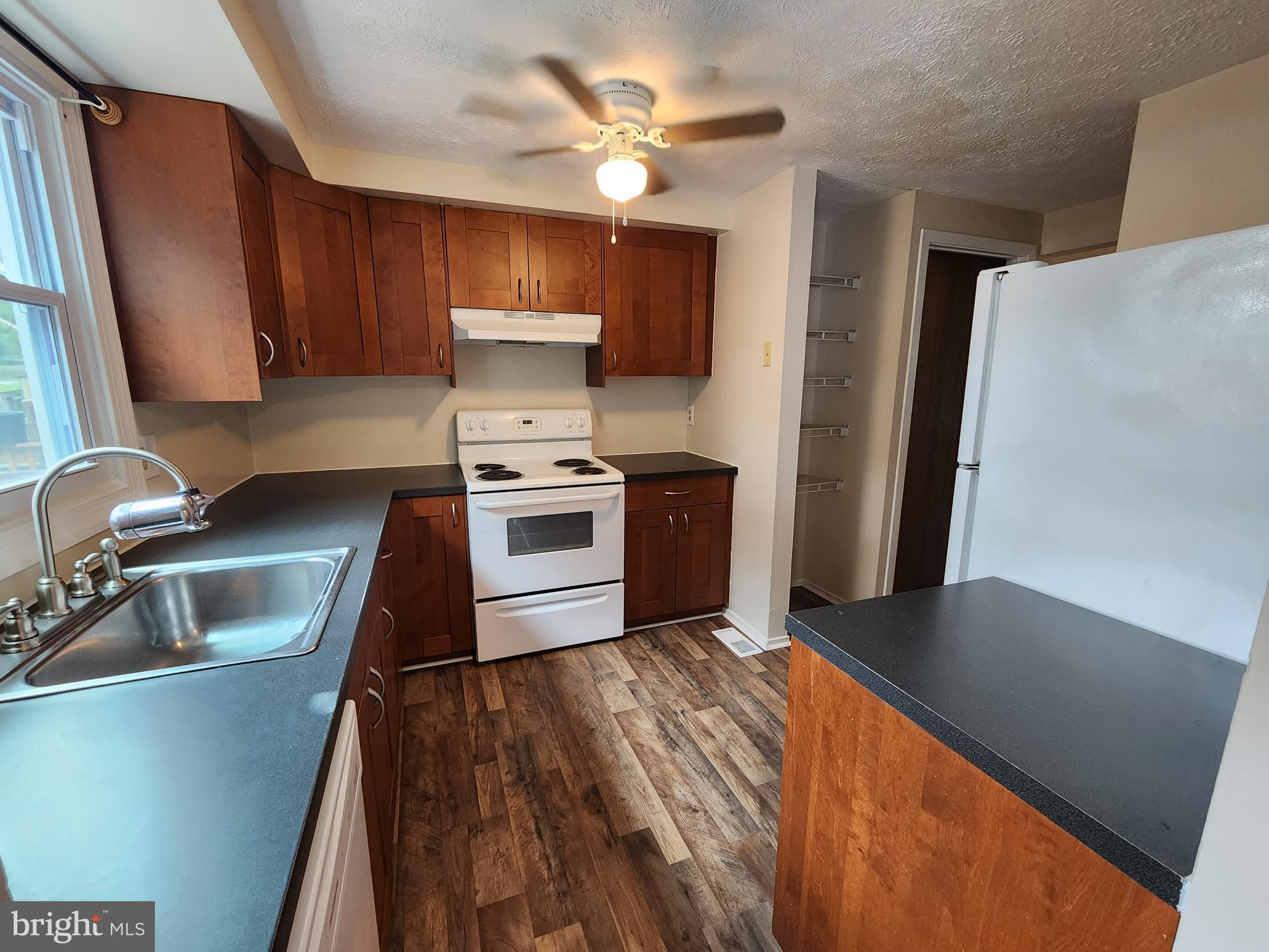 GUILFORD SQUARE - Residential