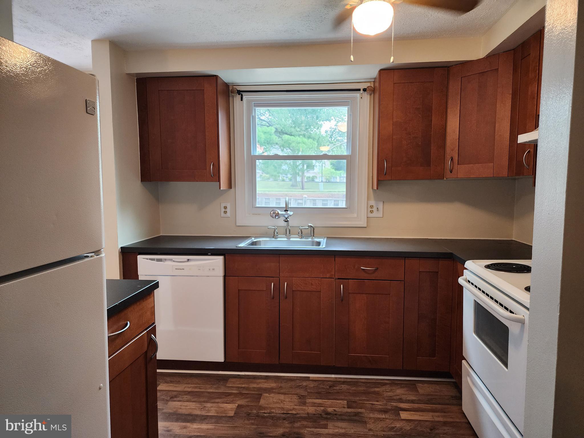 GUILFORD SQUARE - Residential