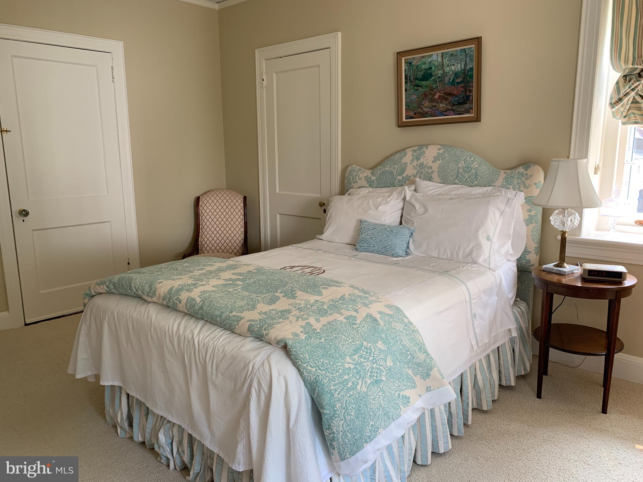 CHESTNUT HILL - Residential